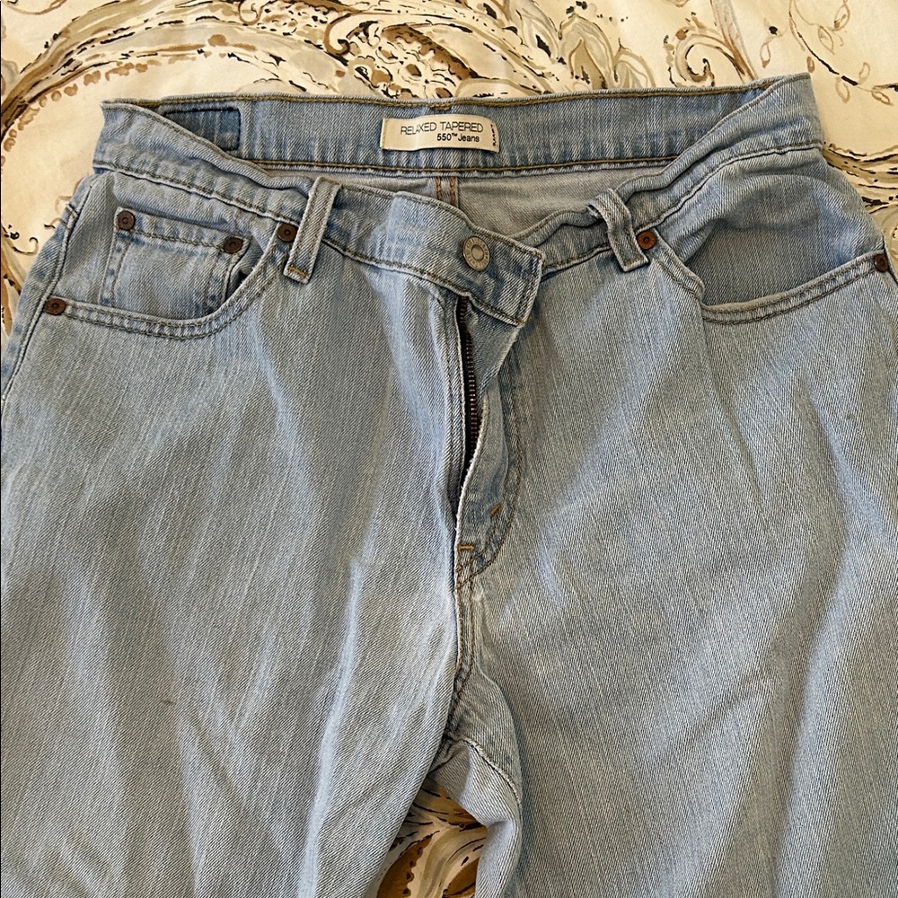 Levi’s women size 12 relaxed tapered 550 jeans 
Many FLAWS see pics, cute fit